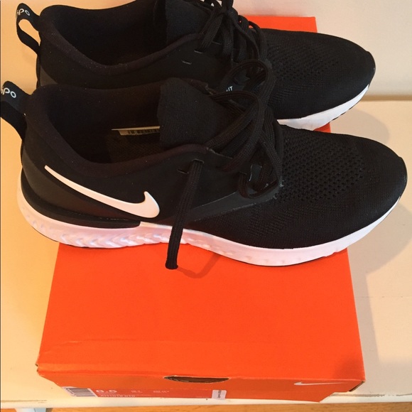 Women’s Nike Odyssey React 2 Flyknit Size 8.5 - Picture 3 of 5